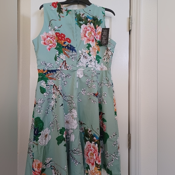 'Vintage' Floral Sleeveless Flare Dress! - Picture 2 of 13
